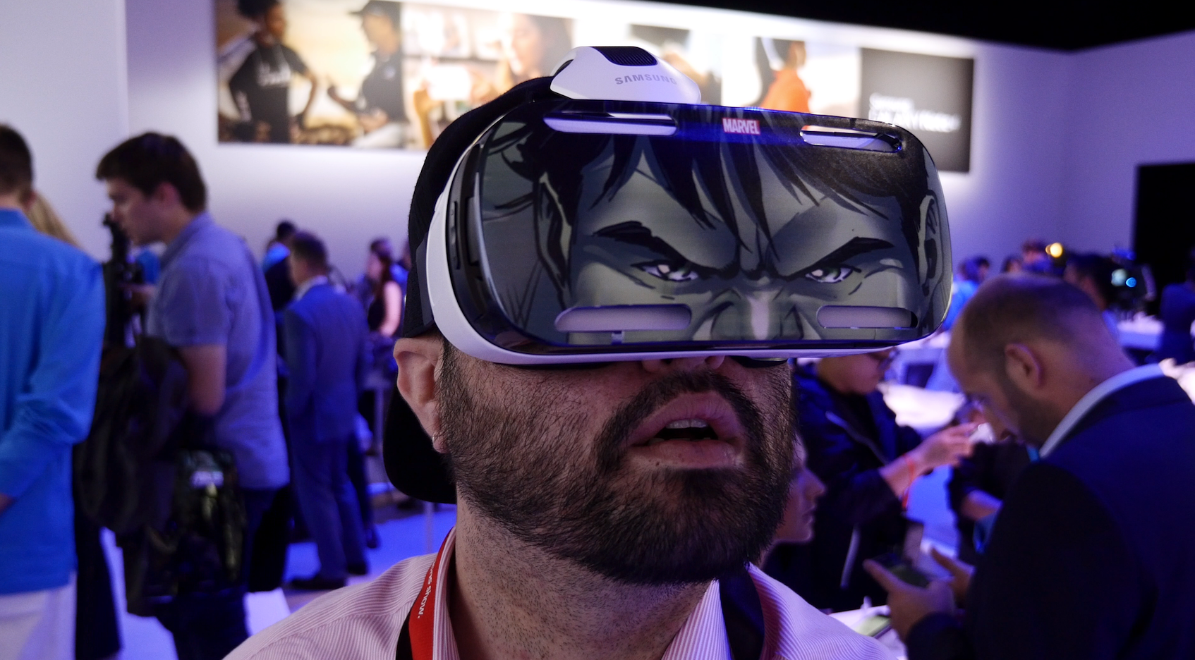 Dom-Samsung-Gear-VR-01