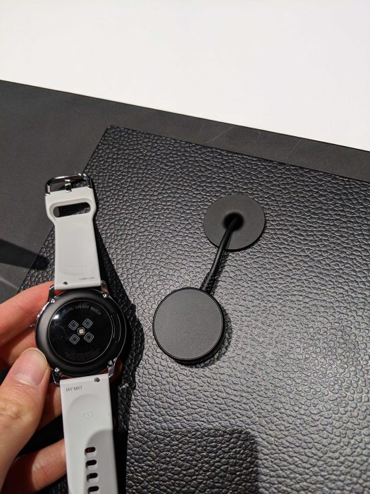 Galaxy Watch Active charger Unpacked 2019